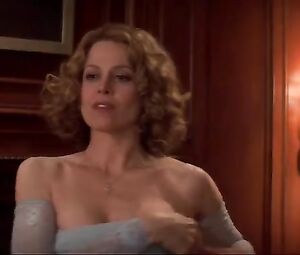 Naked Jennifer Love Hewitt, Sigourney Weaver Sexy - Heartbreakers (2001)