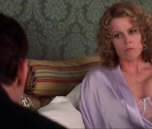 Naked Jennifer Love Hewitt, Sigourney Weaver Sexy - Heartbreakers (2001)