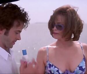 Naked Jennifer Love Hewitt, Sigourney Weaver Sexy - Heartbreakers (2001)