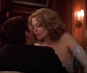 Naked Jennifer Love Hewitt, Sigourney Weaver Sexy - Heartbreakers (2001)