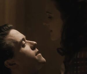 Naked Carole Weyers, Rachel Brosnahan, Alexia Fast Sexy - Manhattan s01-02 (2014)