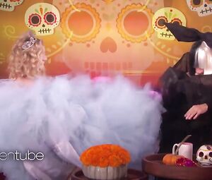 Hot scene Beth Behrs Sexy - The Wickedly Fun - The Ellen DeGeneres Show 2016