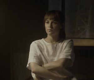 Sexy Alicia Vikander, Riley Keough nude - Earthquake Bird (2019)