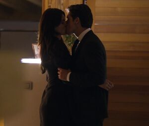 Sexy Catrinel Marlon nude - La Porta Rossa s01e05 (2017)