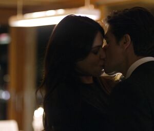 Sexy Catrinel Marlon nude - La Porta Rossa s01e05 (2017)