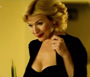 Sexy Jana Paulova nude - Kamenak (2003)