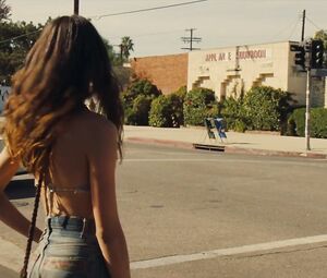 Sexy Dakota Fanning, Margaret Qualley naked- Once Upon A Time In Hollywood (2019)