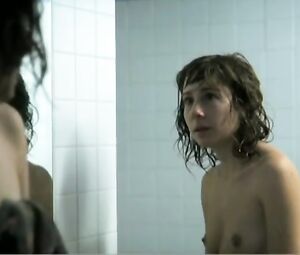 Topless Charlotte Corman, Cylia Malki - La menagerie de Betty (2009)