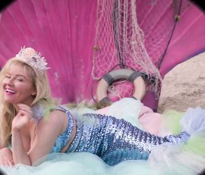 Sexy Kirsten Dunst - On Becoming a God in Central Florida s01e07 (2019)