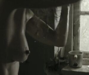 Nude Valentina Bassi - Al Desierto (2017)