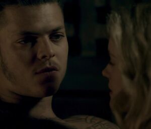 Nude Alicia Agneson - Vikings s05e12 (2017)