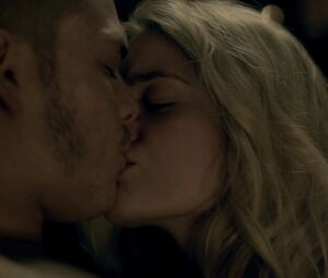 Nude Alicia Agneson - Vikings s05e12 (2017)