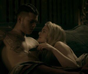 Nude Alicia Agneson - Vikings s05e12 (2017)