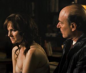 Nude Laura Linney - The Savages (2007)