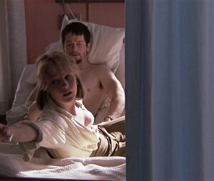 Nude Helen Hunt - The Waterdance (1992)