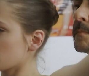 Nude Tessa Szczeciniarz - Poids plume (2005)