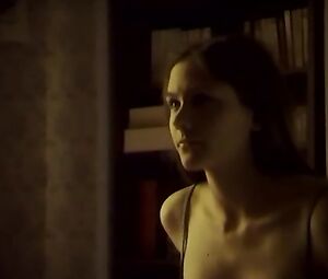 Nude Tessa Szczeciniarz - Poids plume (2005)