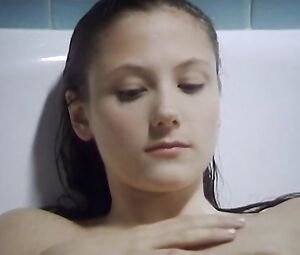 Nude Tessa Szczeciniarz - Poids plume (2005)