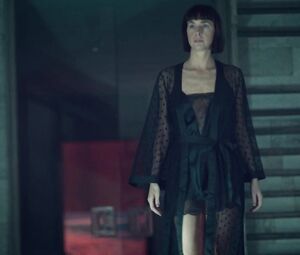 Nude Kim Riedle - Skylines s01e06 (2019)