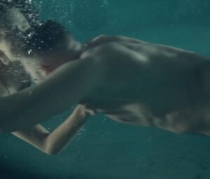 Nude Kim Riedle - Skylines s01e06 (2019)