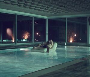 Nude Kim Riedle - Skylines s01e06 (2019)