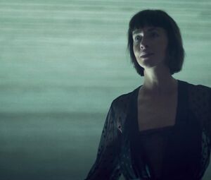 Nude Kim Riedle - Skylines s01e06 (2019)