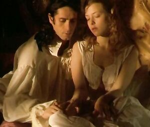 Nude Antonella Salvucci, Sara Sartini - L'educazione sentimentale di Eugรฉnie (2005)