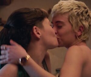 Nude Mireia Oriol, Claudia Riera - Les de l'hoquei s01e04e07e09 (2019)