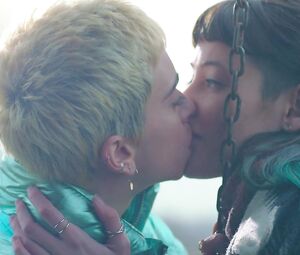 Nude Mireia Oriol, Claudia Riera - Les de l'hoquei s01e04e07e09 (2019)