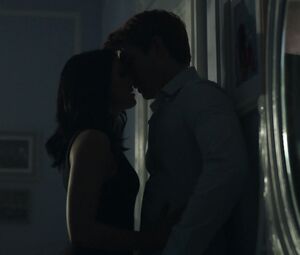 Nude Lili Reinhart – Riverdale s01e13 (2017)