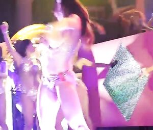 Naked On Stage Video Japanese Girls Sezy Dance Show on the Stage