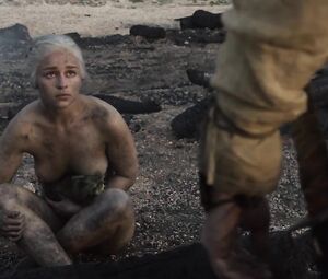 Naked Emilia Clarke: Game of Thrones (Nude-Sex-Hot Scenes)