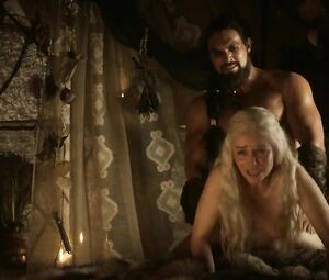 Naked Emilia Clarke: Game of Thrones (Nude-Sex-Hot Scenes)