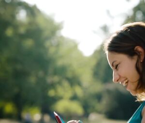 Nude Almila Bagriacik - Nur eine Frau (2019)