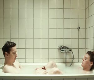 Nude Ane Helene Hovby - Tosomhed (2019)