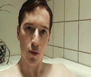 Nude Ane Helene Hovby - Tosomhed (2019)