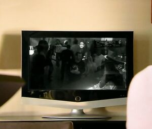 Nude Delphine Chaneac - Laura, le compte a rebours a commence s01 e01e03 (2006)