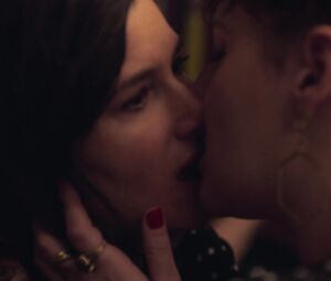 Nude Kathryn Hahn, Katie Kershaw – Mrs. Fletcher s01e07 (2019)