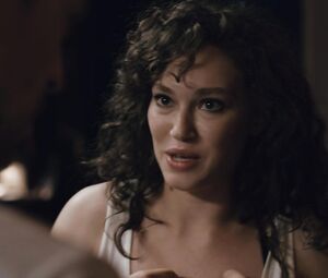 Nude Melisa Senolsun - The Gift s01e04 (2019)