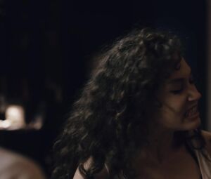 Nude Melisa Senolsun - The Gift s01e04 (2019)