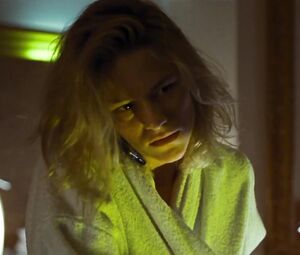 Nude Valerie Pachner, Mavie Horbiger, Pia Hierzegger - Der Boden unter den Fssen (2019)