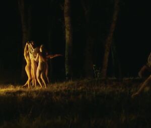 Nackte Lola Klamroth, Marianna Fontana, Jenna Thiam - Capri-Revolution (2018)