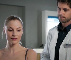 Nackte Mirka Pigulla - In aller Freundschaft - Die jungen Arzte s01e25 (2018)