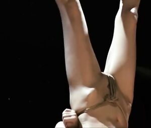 Naked on Stage - Japanese girl squirt in a rope (Nude BDSM performance)