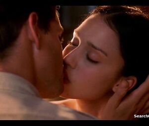 Alien risks life to sneak into teen Jessica Alba's snatch