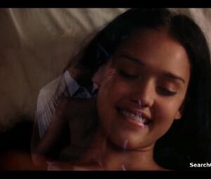 Alien risks life to sneak into teen Jessica Alba's snatch