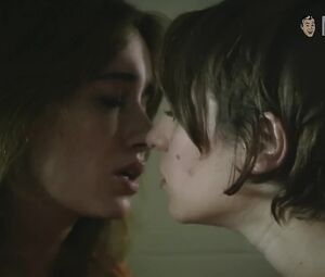 Chick is new in prison so experienced inmate hits on her and tempts into sex