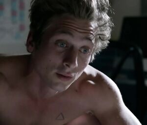 Sasha Alexander in masturbation sex scene from TV series Shameless S06e01 (2016)