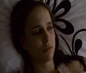 Mila Kunis and Natalie Portman fuck in the bedroom in drama movie Black Swan (2010)