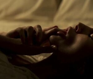 Lesbian sex scenes of Keira Knightley and Eleanor Tomlinson from Colette (2018)